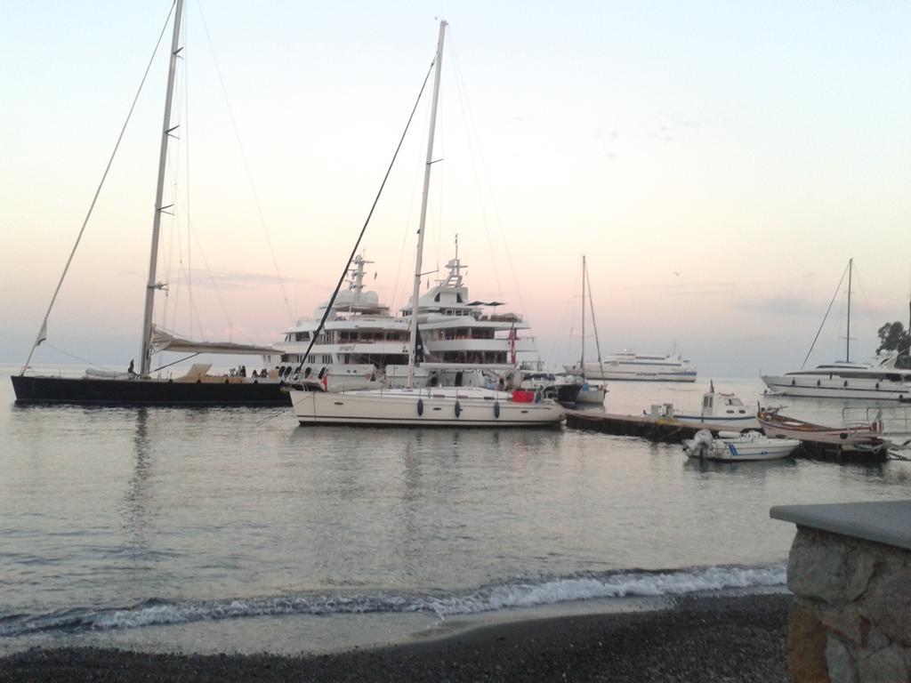 B&B Albatros 리파리 외부 사진